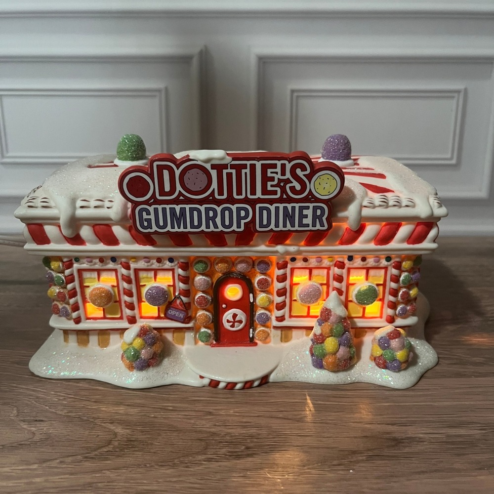 Department 56 Dottie's Gumdrop Diner Home Town Traditions 2005 Red Lighted House